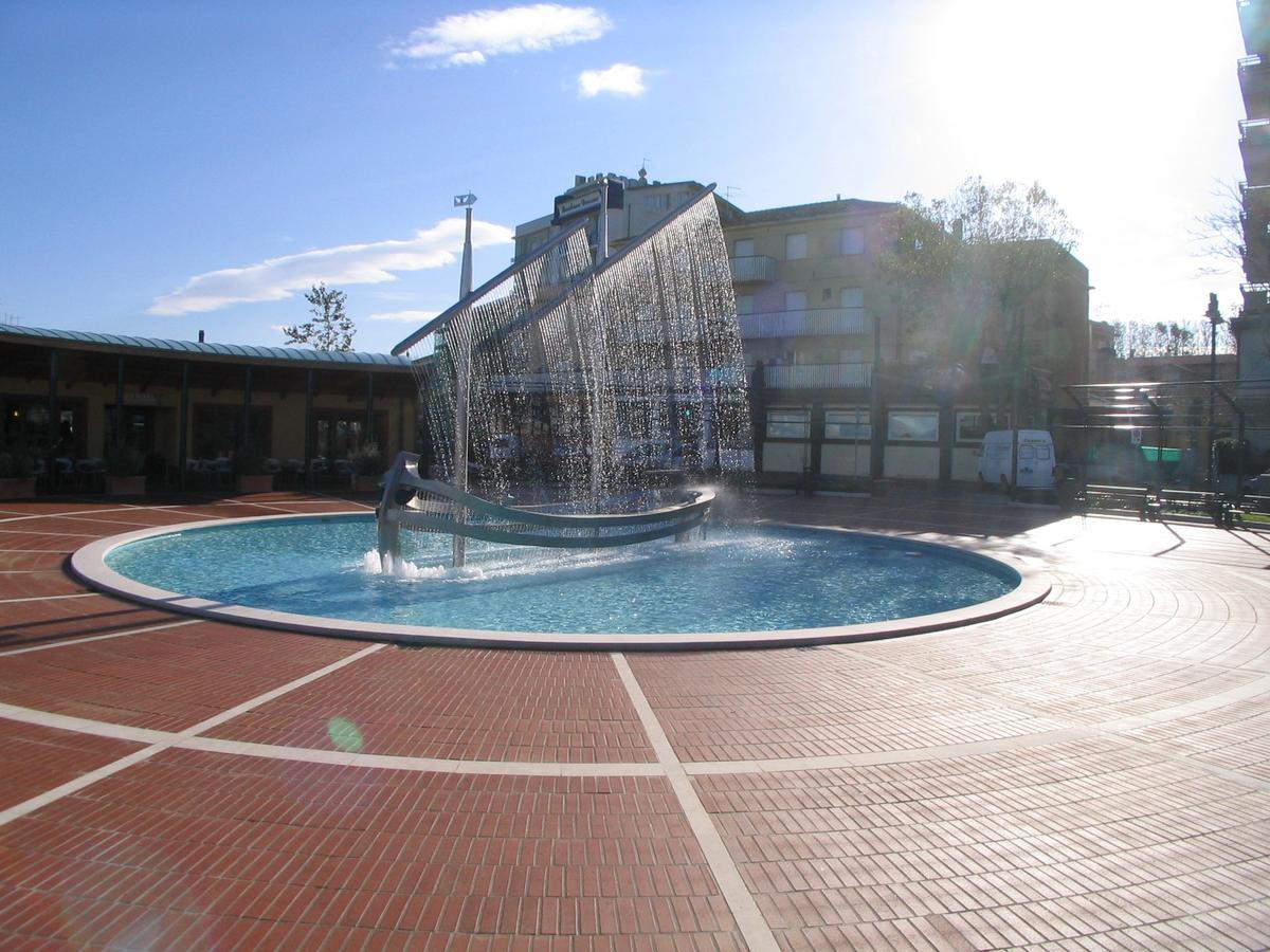 Residence Darsena Cattolica Exteriör bild