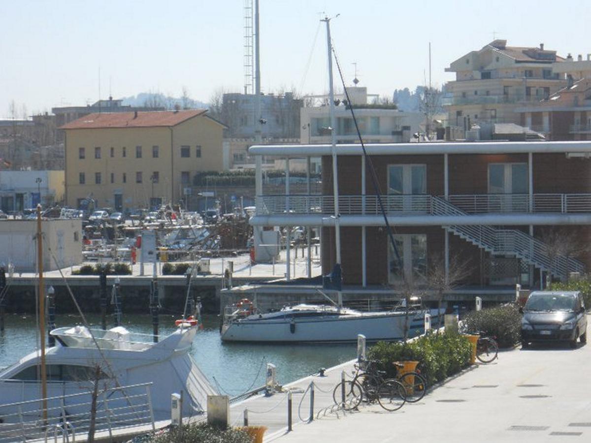 Residence Darsena Cattolica Exteriör bild